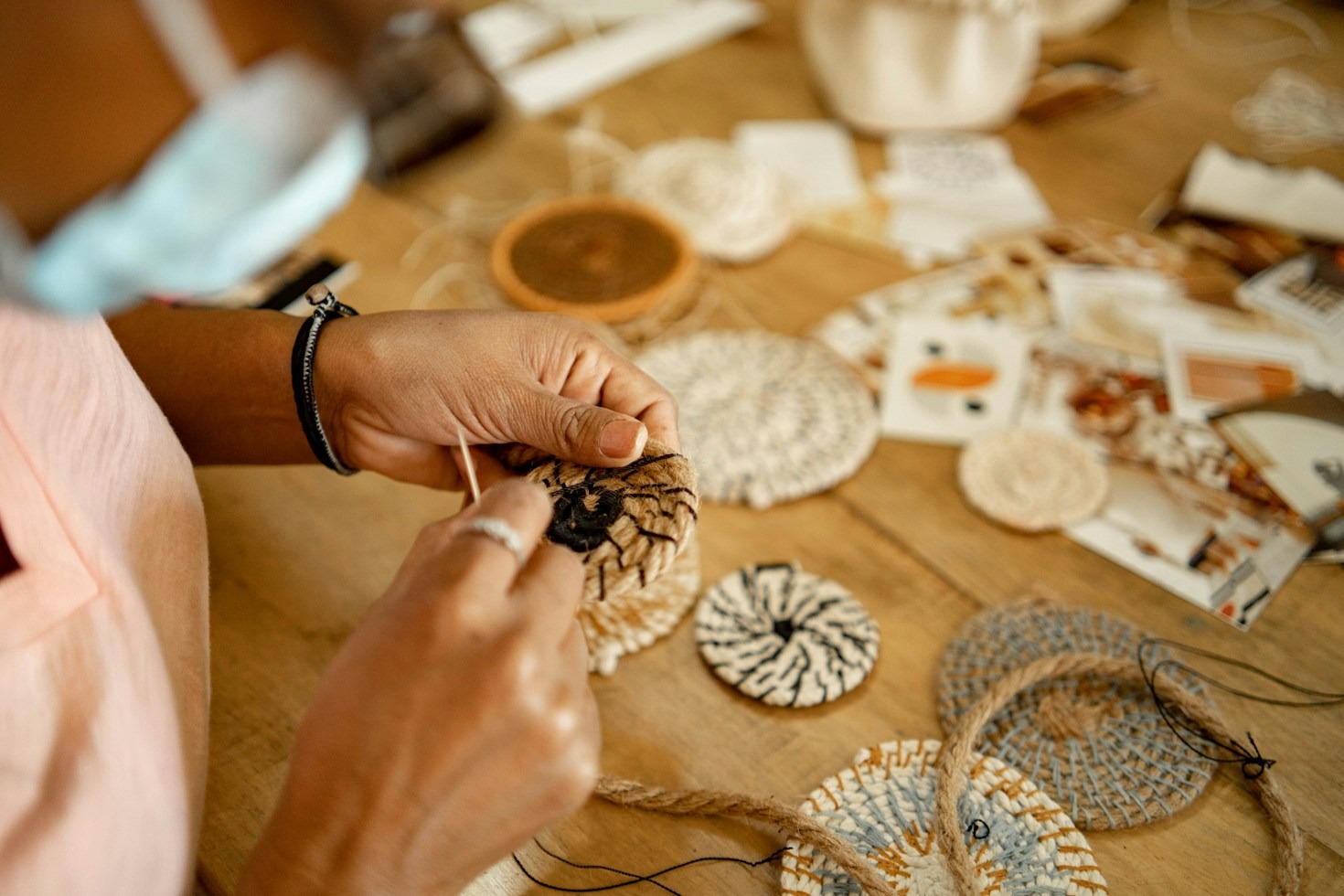 Manutenzione e cura dei materiali naturali in casa